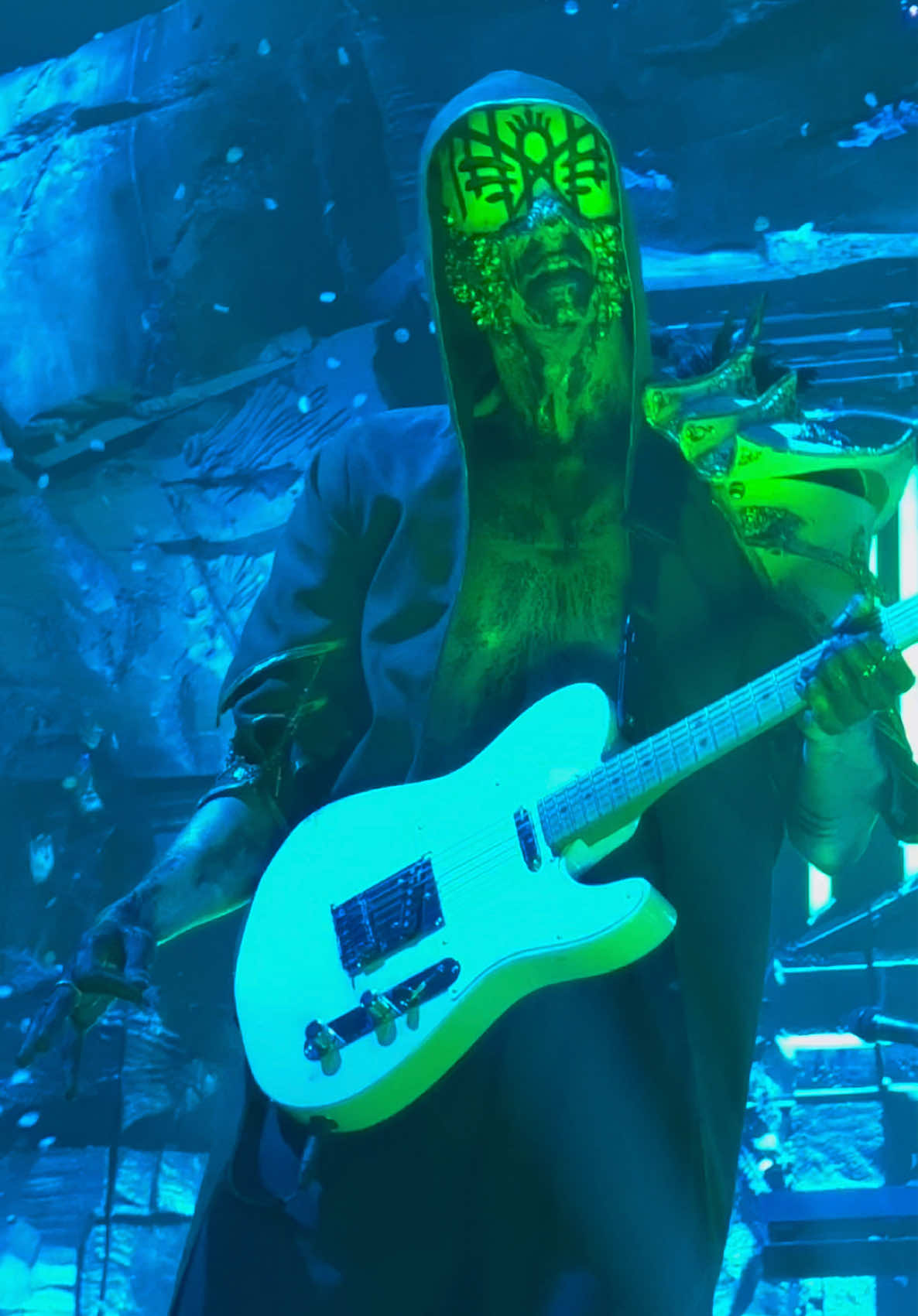 Vessel coming in on the guitar for Infinite Baths in Cleveland @Sleep Token #sleeptoken #eveninarcadia #vesselsleeptoken #infinitebaths (excuse the terrible filming I refuse to look at my phone)