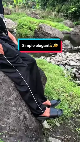 Simple elegant💫🤩#celanatraining #kaosoversize #outfit #sendaleiger #slipon 