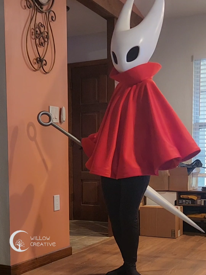 Completed my hornet cosplay 🤩 im especially happy with the shape i was able to add to the cape using rigilene. free mask pattern on my website btw! #silksong 