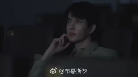 Chỉ còn lại kỷ niệm! Sẽ k còn được thấy những thước phim mới của em làm như vậy nữa. Họ nói thời gian này em bj đóng băng nhưng họ k biết em làm đại sứ du lịch quê hương,đại sứ hữu nghị thân thiện, TNV cao cả… đây mới chính là thời gian cống hiến nhiều nhất của e mà họ nhg còn người đã từng quay lưng bỏ rơi em giờ quya lại mượn thân xác danh tiếng của em ng đã ra đi mãi mãi để làm lợi cho bản thân. Thật đáng buồn cho đến giờ phút này vẫn chưa ai nhận ra cái sai của mình khi tên em bj coi là nhạy cảm khi cả quãng đời e trong sạch và cống hiến #于朦胧 #alanyu #vumonglung #yumenglong #mengmeng 