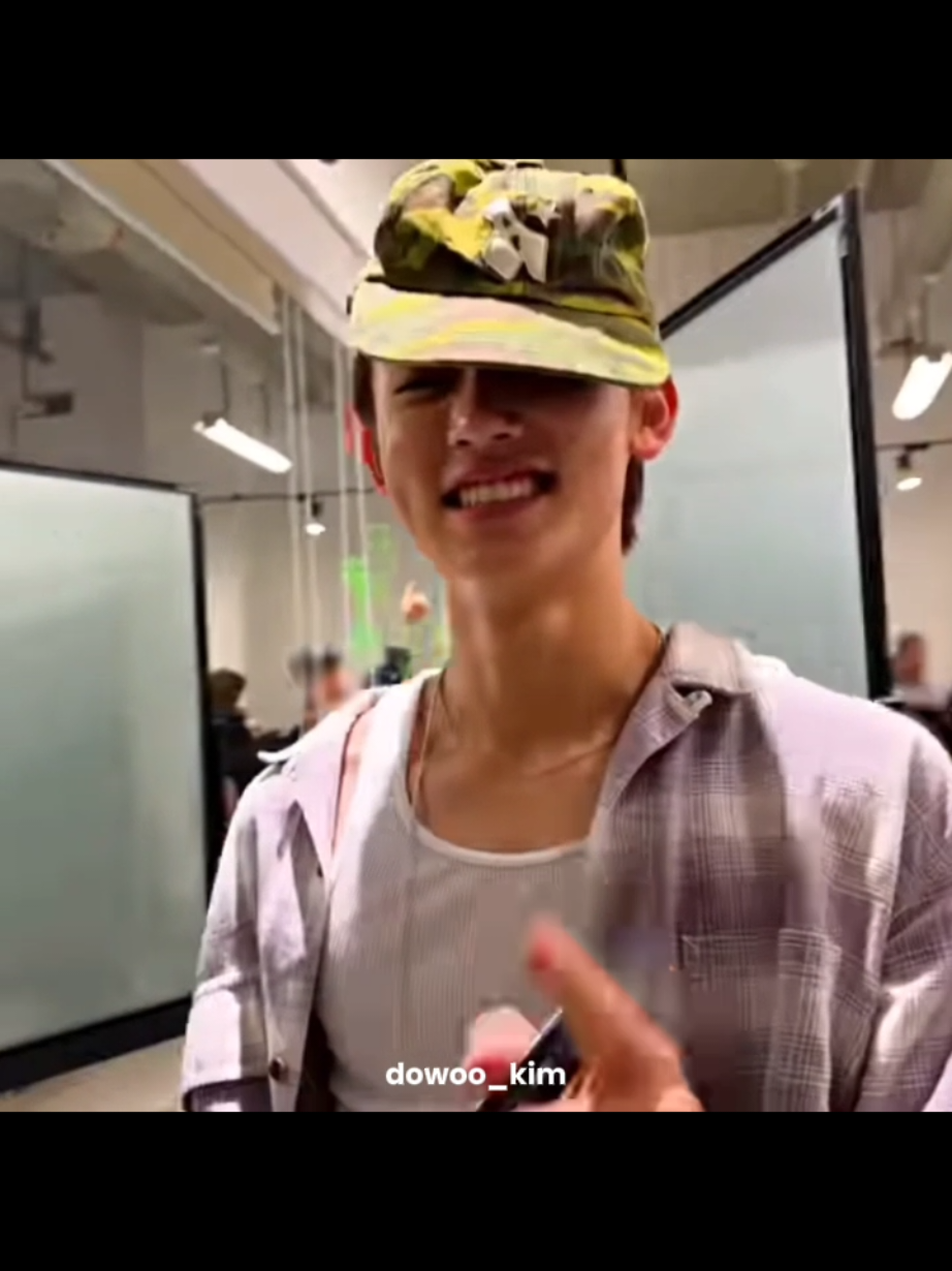 nah eomji version😆🤏🏻 #cortis #코르티스 #seonghyeon #성현 #sean