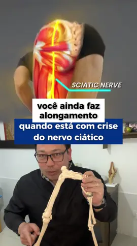 Exercícios de Descompressão:     * Objetivo: Criar espaço na coluna vertebral, reduzindo a compressão de raízes nervosas que pode estar causando a ciática.   * 		Mobilização Neural:     * Objetivo: Melhorar a “deslizamento” do nervo ciático, liberando-o de aderências e tensões musculares que podem estar causando dor.     * Importância: É uma abordagem suave que ajuda a soltar o nervo, evitando alongamentos agressivos que podem piorar a dor em alguns casos.  * 		Exercício de Prancha:     * Objetivo: Fortalecer o “core” (músculos do abdômen e das costas), proporcionando maior estabilidade e suporte para a coluna.     * Como fazer: A prancha isométrica, por exemplo, exige o alinhamento do corpo e a contração do abdômen e glúteos, fortalecendo a musculatura que dá suporte à coluna.  Recomendações importantes: * 		Busque orientação profissional: Um diagnóstico correto e um plano de tratamento personalizado são essenciais para garantir a segurança e eficácia dos exercícios. #herniadedisco #ciático #alongamento #fisioterapia #exercicio 
