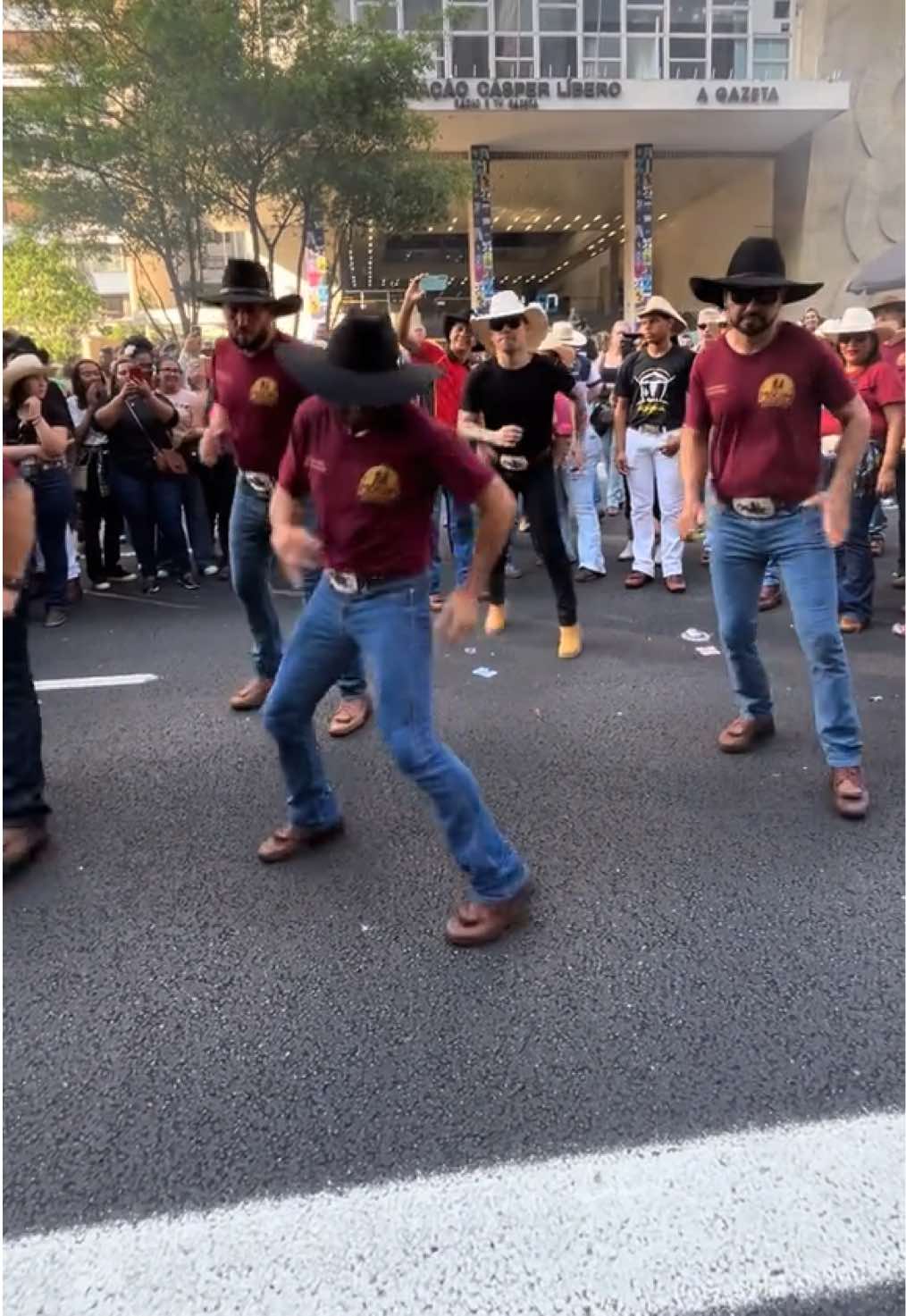 Próximo domingo dia 5 de outubro mais um encontro na avenida paulista em São Paulo em frente ao teatro Gazeta todos estão convidados bora bora  CHAMA NA BOTA  #countrylife  #countrymusic 