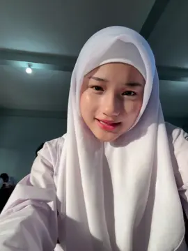 ujung kerudungny kena setrika..