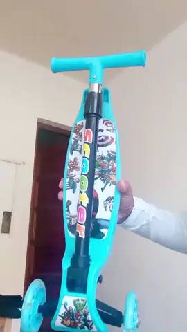 Dê uma olhada em Patinete Dobrável Infantil 3 Rodas Com Led - Castela #patinete #diadascriancas 