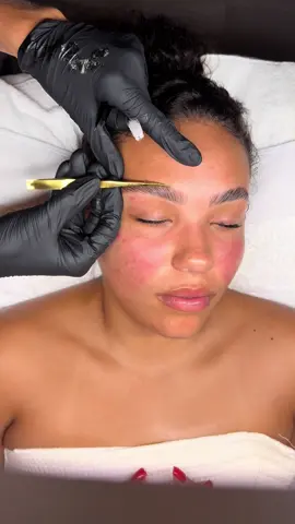 My favorite part of the #browlamination process. Come to the studio for fleeekkky brows 