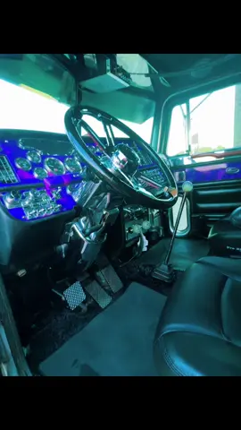 Lotta long days, weeks, days turn into nights, but when you get in that seat, and ride, there’s a peace that nobody will ever understand… #fyp#largecars#jd7#partsam#laidout 