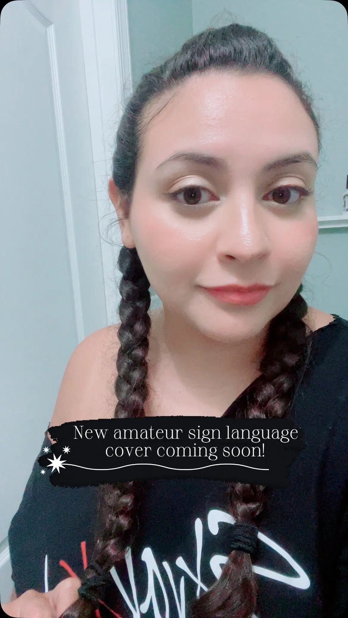 You know I only do a full face if makeup for videos. Keep an eye out! 👀 #asl #americansignlanguage #signlanguage #amateur 