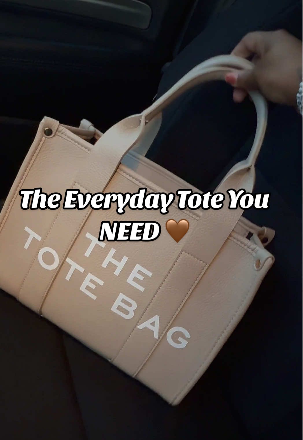 Obsessed with this little tote 👏 fits everything I need without being bulky 🤍  	#TikTokShopFinds #OOTDbag #AffordableStyle #EverydayBag #BagTok 