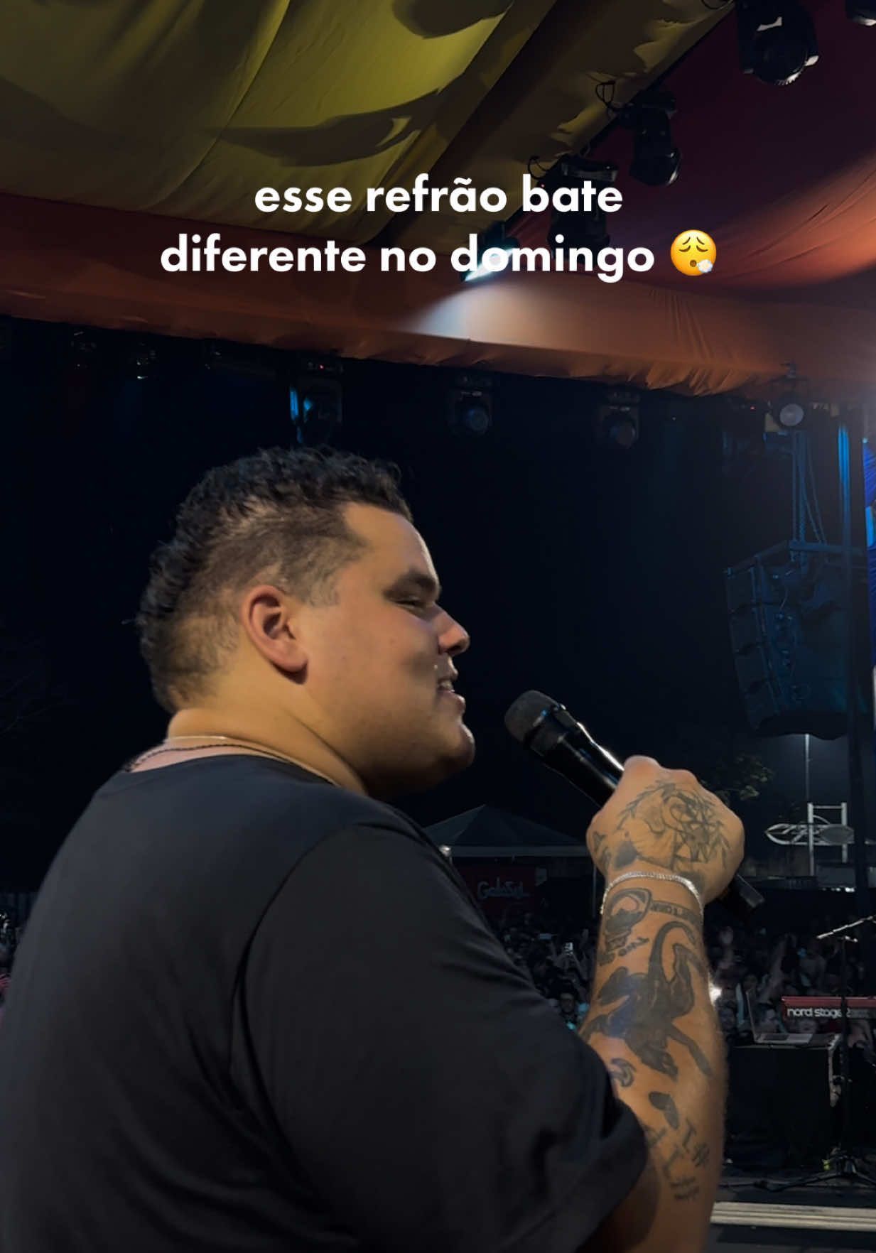 Refrões que me fazem ficar reflexivo em dia de domingo 👀 #pagode #menosemais #pelaultimavez #domingo 