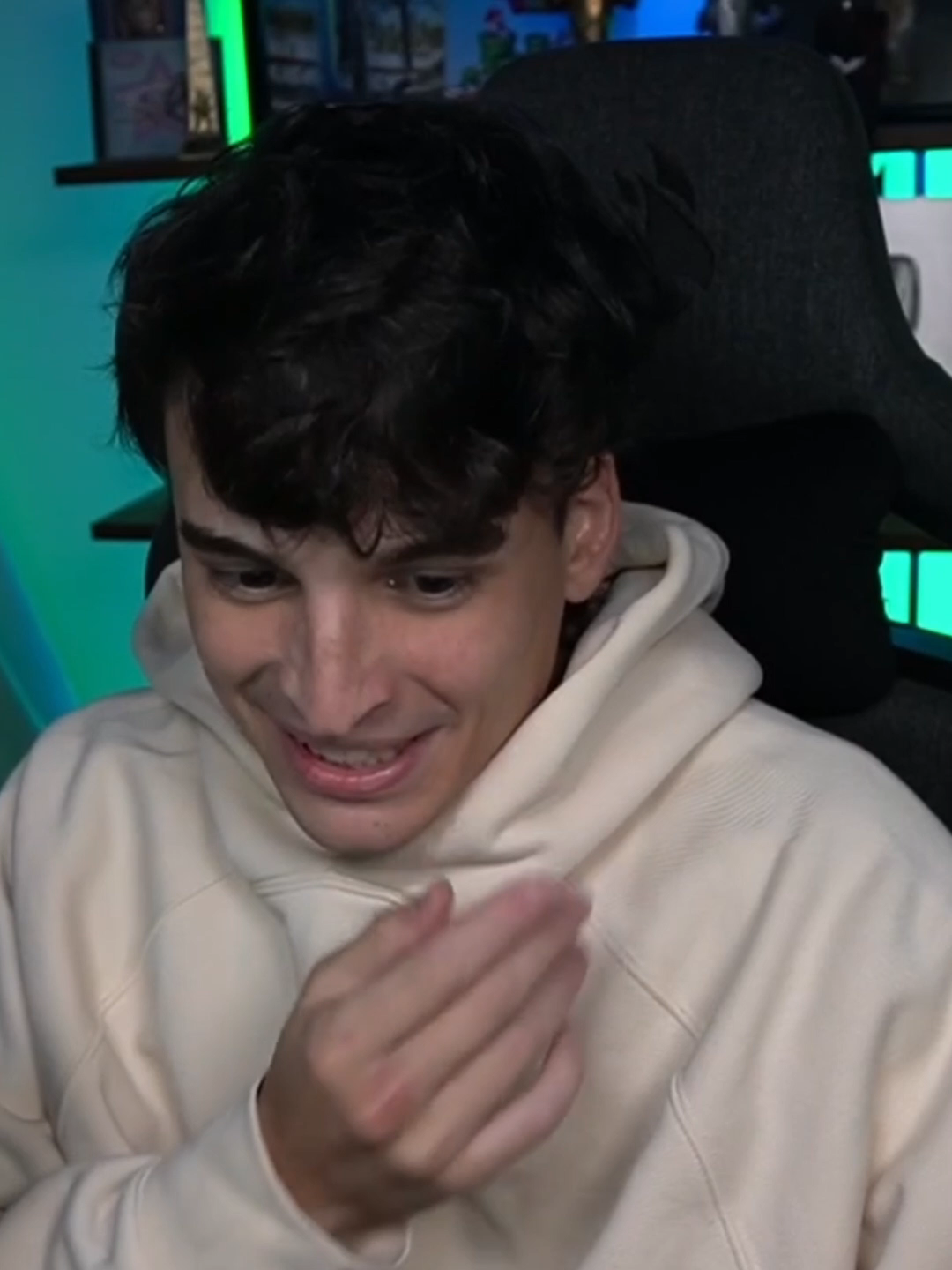 @federicocristalino necesita ayuda . . . . . . . . . #foryou #clipsdetwitch #clips #clipskick #fyp #clipstwitch #you #twitch #kick #foryoupage #funny #foryoupageofficiall #memes #zeko #F #fy #clip #streamer #stream #fort #goncho