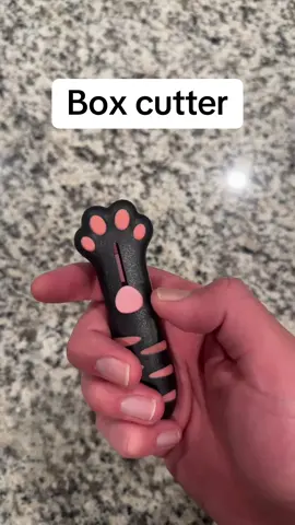 This might be the coolest box cutter I’ve ever seen #boxcutter #knife #pocketknife 