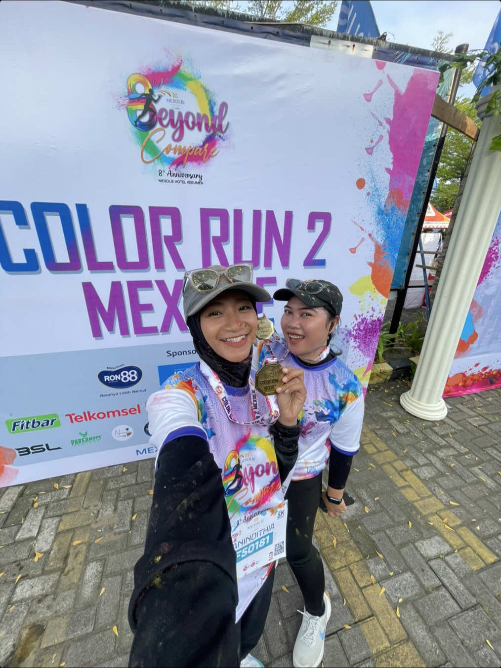 Finally event kali ini ga sendirian, ditemenin sama @CoffeLatte walaupun kita di 1KM udah misah wkwk. Seru banget pertama kali ikut event dari @Mexolie Hotel Kebumen , dari awal acara sampe akhir dibuat energinya ga abis” hehe. Sukses selalu buat hotel mexolie kebumen #colorrun #pelarikonten #Running #pelarikalcer #hotelmexoliekebumen 
