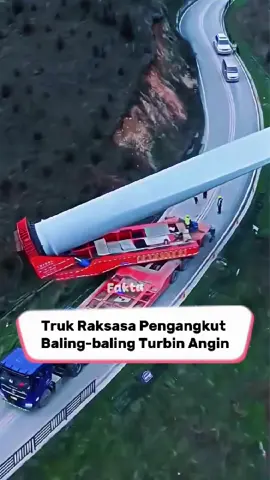 Truk Raksasa Ini Bawa Baling Baling Turbin Angin Gunung China 🌬️🚛 #Viral #Trending #Heboh #FaktaNyaToko #fyp 
