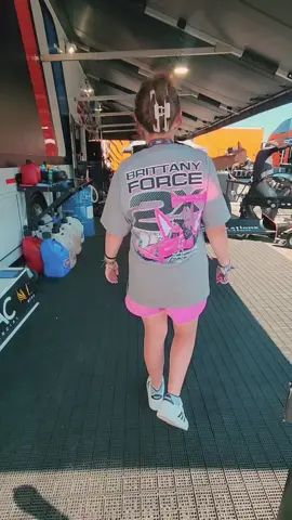 Thanks Tony Schumacher again! a few days ago he was in the campsite giving autographs and I was next and he grabbed my forehead and pretended to sign my forehead with the marker and the photographer took a pic and showed me and it wasn't their lmao and I believed it😂 so yesterday when walking around we went up to his spot like everyone else and I had asked him to acually sign my forehead😂 he said he could sign my arm. Such a nice dude BTW #nhra #dragracing 