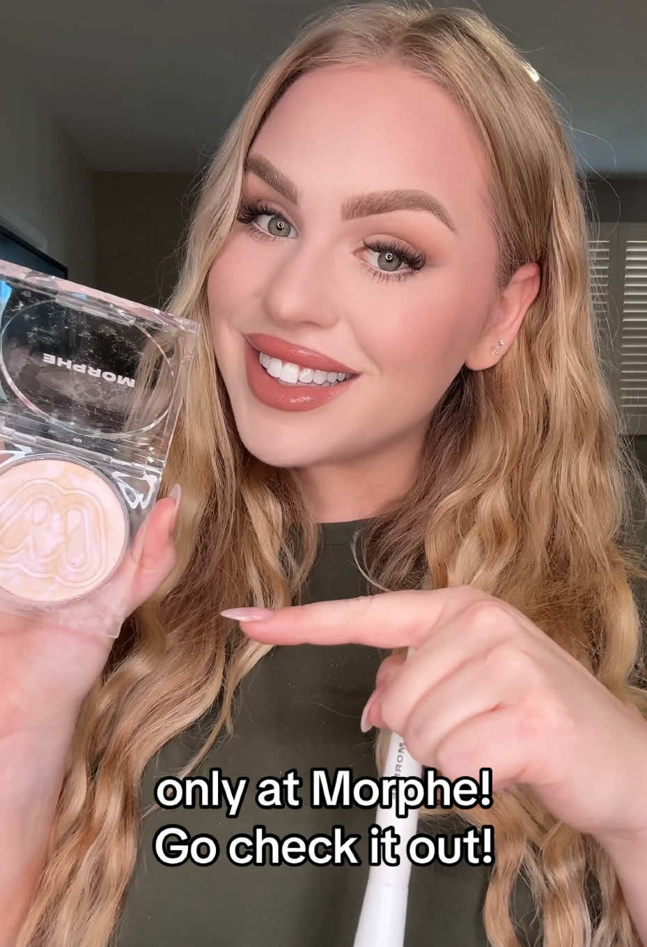 New DROP!! @Morphe Cosmetics  just dropped their #cloudlightsoftglowveil #finishingpowder You can really see how it brightens and blurs and captures the light!! Check it out, only at #morphe 😍😍😍