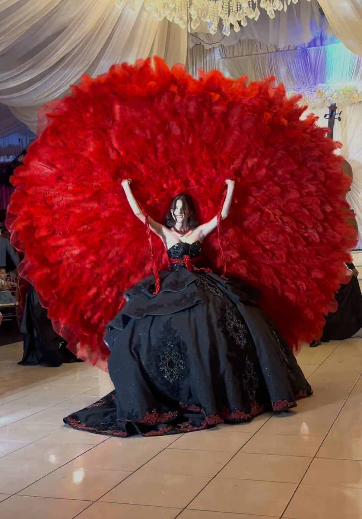 Haciendo Sueños realidad  Frida’s Quinceañera 👑  @jondgoz @jondavidsmodelingschool   #elegant  #fashion #quinceaneraphotography #chambelanes #quinceañeramodel                            