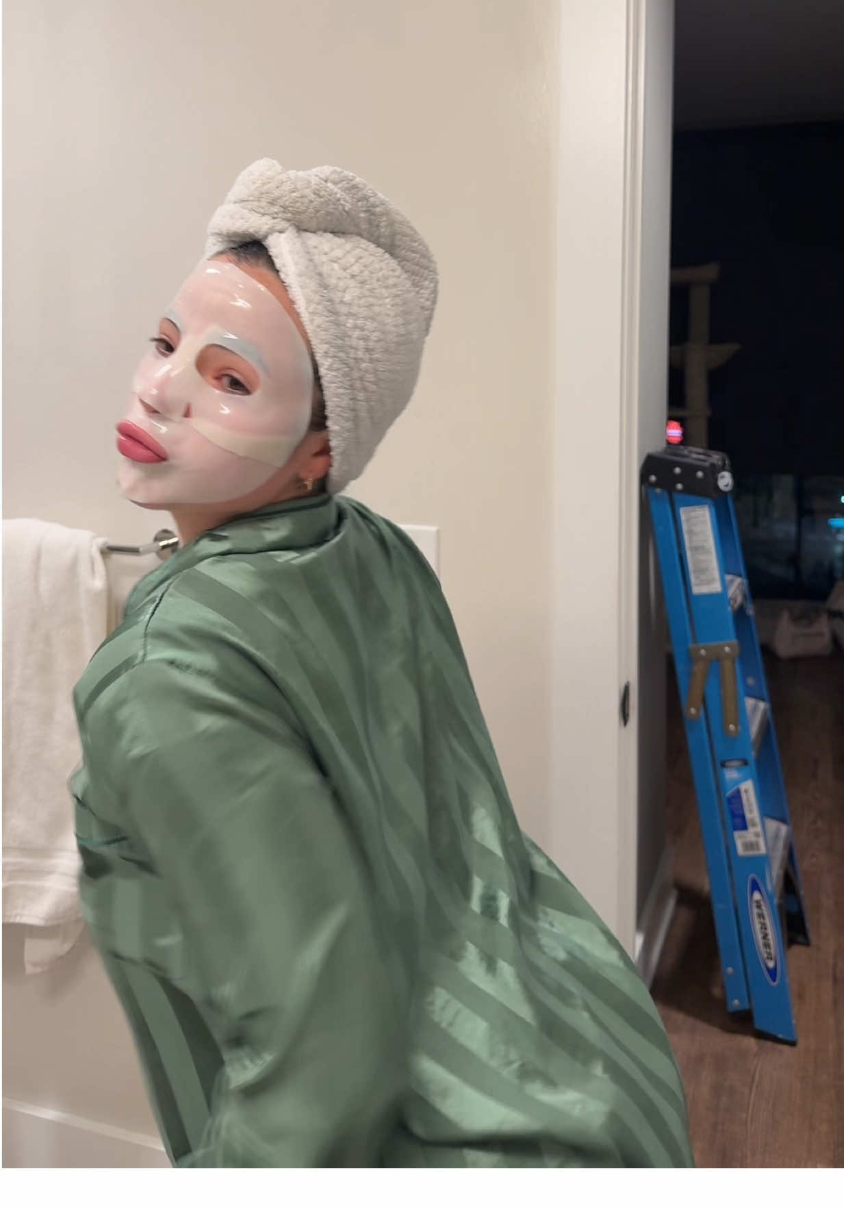 Nothing a little self care moment won’t fix!!! Even during the craziest seasons of your life prioritize yourself. ILY💗