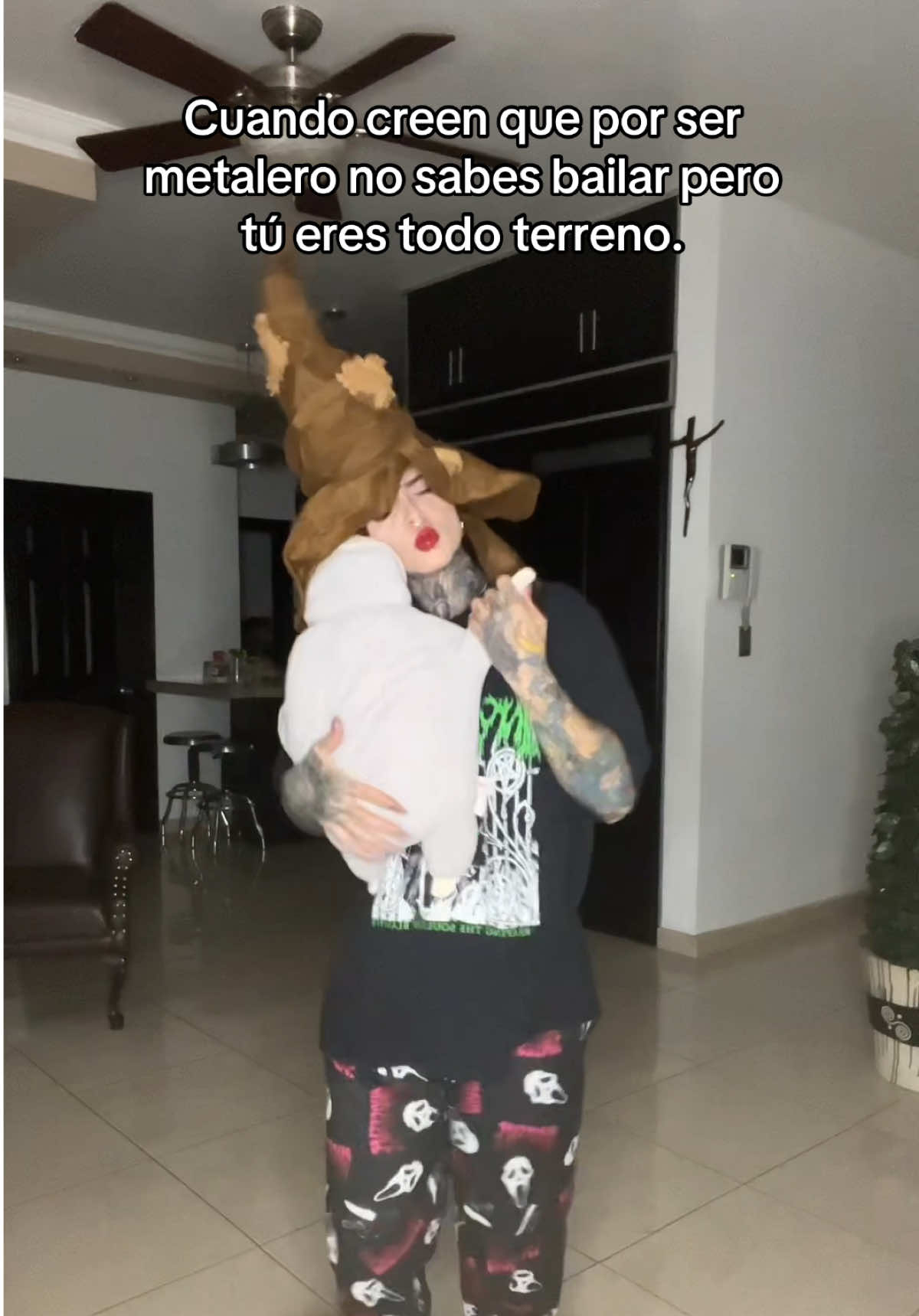 Después de 3 Chelitas uno saca los prohibidos 😂 💃🏻  #humor #pandoraletrain #metalhead #tattoo #fyp 