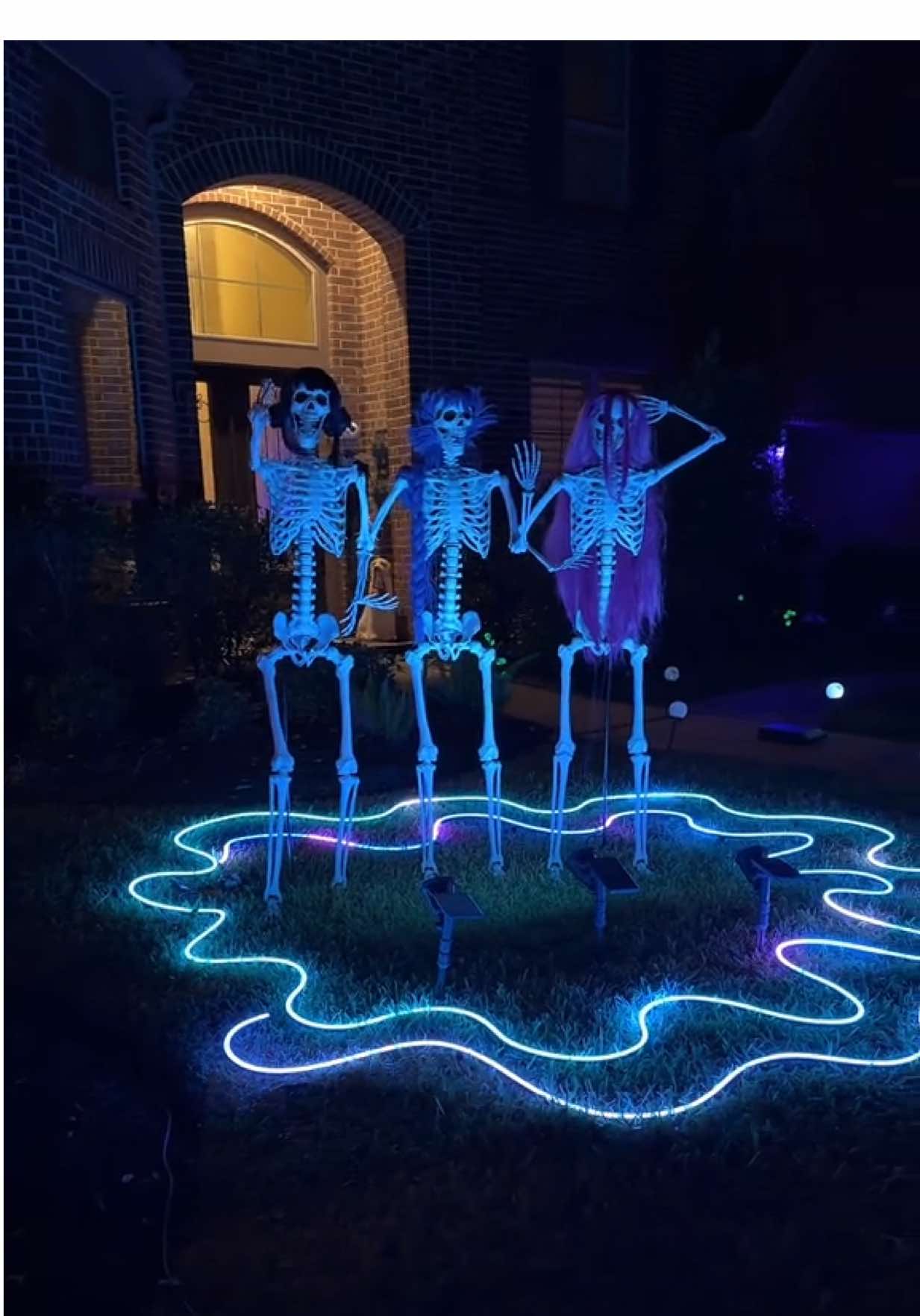 Happy fans…happy Honmoon! #huntrix #kpopdemonhunters #halloween #halloweendecor 