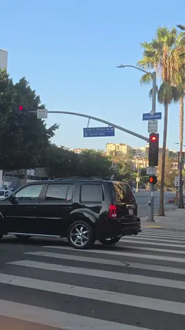 Here at Sunset & Figueroa, these “mixed-use” luxury apartments like The Orsini have almost no businesses open on the ground floor — most storefronts are empty while food trucks line the street because there’s nowhere to eat. Developers and institutional investors keep rents high on purpose to protect the building’s valuation, even if that means leaving apartments and retail spaces vacant. This isn’t about community — it’s about profits. 💸🏙️ #housingcrisis  #mixedusedevelopment  #realestate  #urbandevelopment  #vacantbuilding 