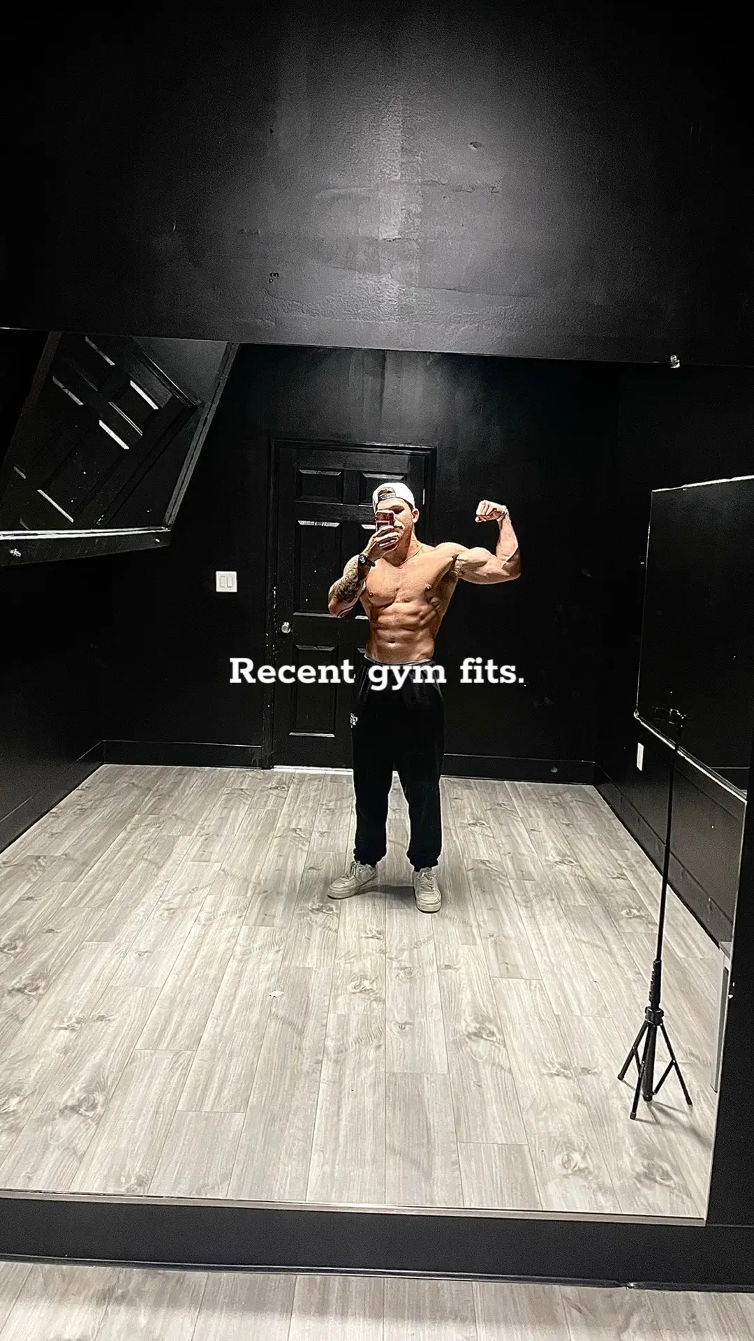 Can’t decide if i like baggy shirts or tank tops.  #GymTok #gym #Fitness #gymmotivation #fyp 