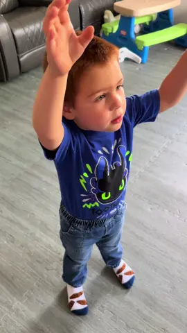 My boy dancing #sapphire by @Ed Sheeran #thecutestthingever 🥹❤️👏🏻 #dancing #edsheeran #fan 