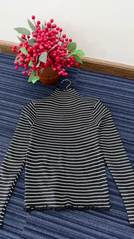 Áo len cổ lọ hoạ tiết kẻ sọc #aolen #aodetkim #fashion #aolendaitay #thoitrangnu 