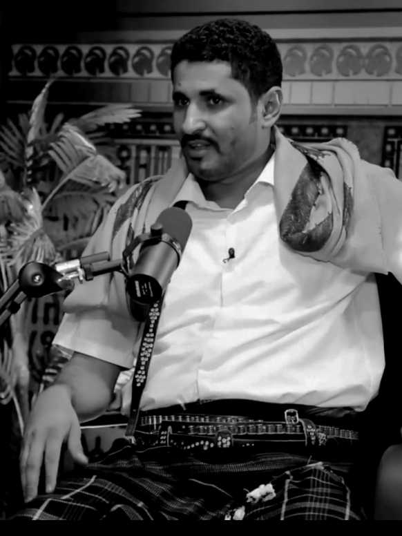 عندما كان الشاعر علي سويدان العقيلي يتغزل ماقبل الحرب#علي_سويدان_العقيلي #شبوه_ديرتي_مسقط_الراس💕 #الشعب_الصيني_ماله_حل😂😂 @الشاعر علي سويدان العقيلي 🚸 