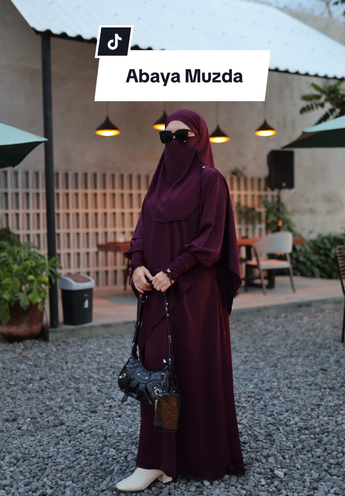 Karena ada rasa kenyamanan yang luar biasa 💕 Berayukur masih diberikan kesempatan berhijab dengan anggun mengenakan  Abaya Muzda by @Viosa Daily Abaya Umroh Haji   Series warna Wine 😘  #syari #outfitinspo #ootdhijabstyle #syukron #ootdabaya 