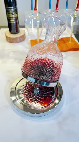 Rotating Wine Decanter – Angled Spout, Zero Drip, Hand-Blown
‌#WineDecanter‌#HomeBarEssential‌#AerateWineFast‌#WineNight‌‌#ArtisanDecanter