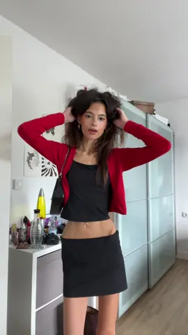 stole my moms cardigan #fashiontiktok #OOTD #lipsync #xyzabc #fitcheck 