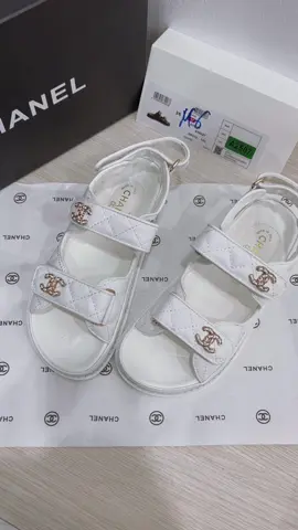 Sandal cha.neo quai xích màu trắng basic hottt hitttt #sandal #sandalnu #sandan #sandalquaihau #sandalhocsinh 