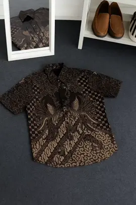 Baju batik pria slimfit lengan pendek MOTIF SAMSARA bahan katun lapis furing Hem Nyaman #belilokal #kemejabatik #kemejabatikpria #kemejabatikslimfitpremium #kemejabatiklenganpendek 