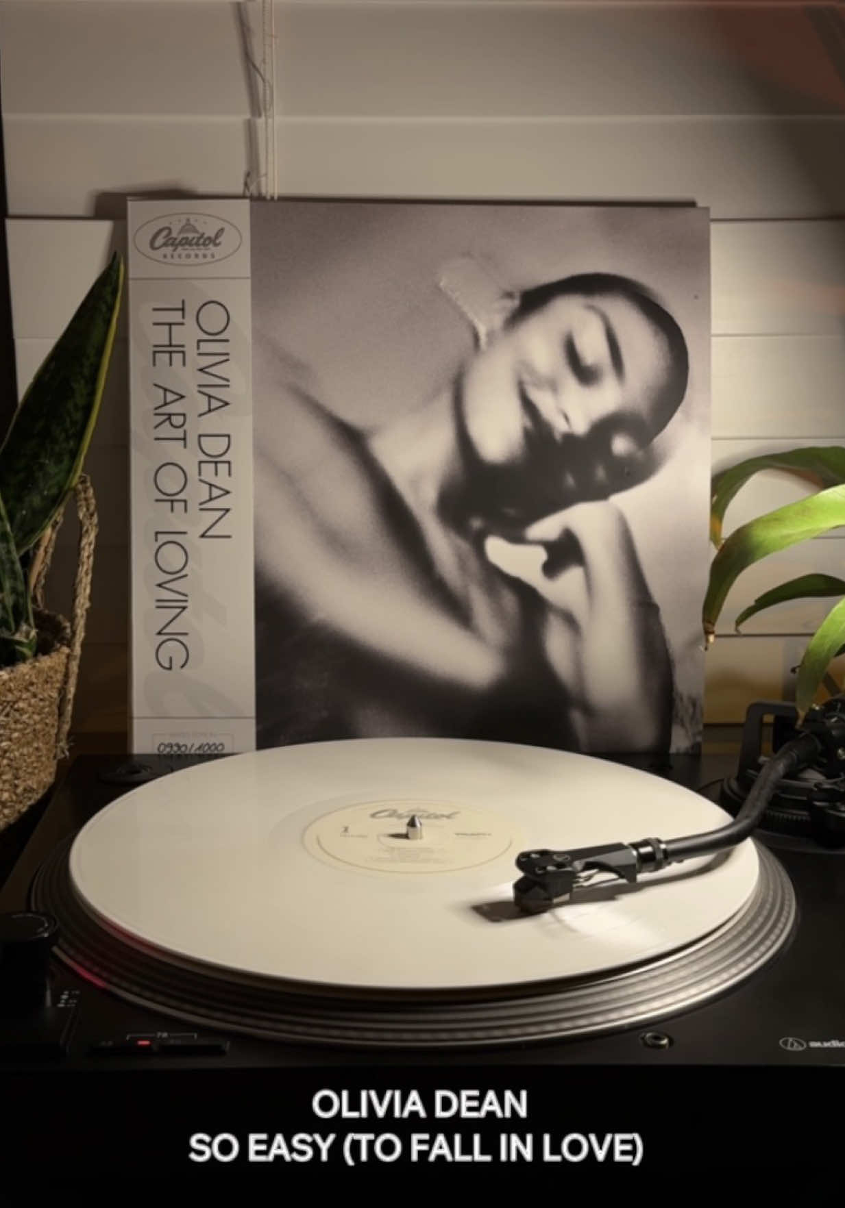 the art of loving (2025) exclusive capitol white pressing (2025) 💿 been spinning this album everyday since it came out and i'm obsessed... was super excited to hear this song and it didn't disappoint! luv ya @Olivia Dean 🤍 #oliviadean #theartofloving #vinyl #britishsoul #whitevinyl