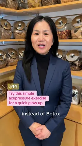 Did you know? Pressing Hegu (LI4) while opening and closing your fist isn’t just a hand exercise. It stimulates Qi and Blood flow along the Large Intestine channel, which connects directly to your face. The fist movement acts like a pump, boosting circulation. Qi and Blood rise upward to nourish your facial tissues. The result is naturally fuller cheeks and a more vibrant glow. #botox #facelift #faceliftingmassage #acupressure #kathyhealthtips 