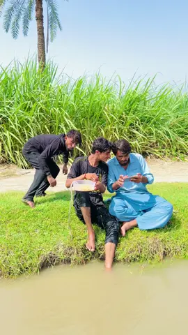 Snack prank 😂#foryou #foryoupage #videoviral #mygrowaccount #funnyvideos😂 @teamzeeshansaraiki @zeeshansaraiki04 