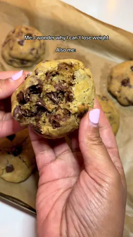 Brown butter chocolate chip cookies are so yummy! 😋 #brownbutter #chocolatechipcookie #homebaker 