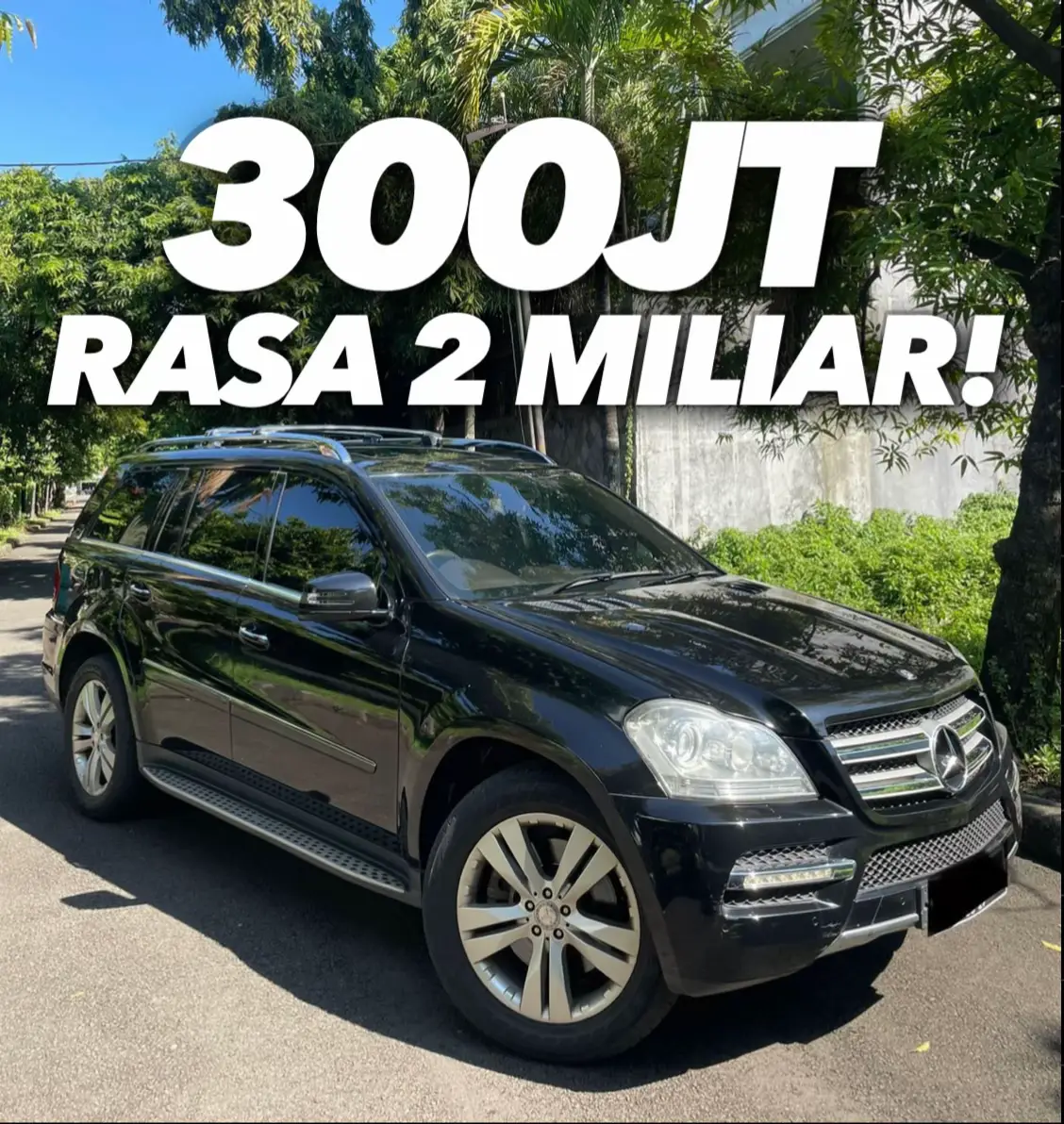 Mercedes-Benz GL500 2012 Black on beige interior Highest spec Mercy GL on 2012 Pemakaian 2013 KM 77rb on going V8 5.5L Engine  Sangat bertenaga 388 Hp, 530 Nm Torque 7 seater luas muat untuk keluarga besar Features: - Audio Harman Kardon bawaan pabrik - Sunroof Mulus - 4x4 feature dan drivetrain feature berfungsi - Heated and Cooled seats - Adaptive cruise control - Second row Infotainment system (2 tv) Plat B ganjil nopol cantik gaada huruf di akhir, pajak on sampai maret 2026 Sudah service besar, elektrikal, mekanikal, air suspension, etc. (habis +-50jt) Kondisi mobil semua full aman dan parts2 yg sudah harus diganti sudah baru semua Harga 365jt nego