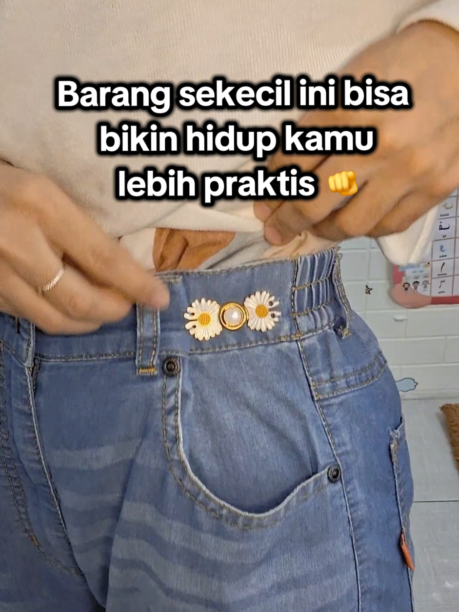 Modal 2ribu kebeli pengait celana ini, jadi gak perlu ke penjahit lagi & lebih hemat pastinya🤭 #pengecilcelana  #pengaitcelana #celanajeans #barangmurah  #fyppppppppppppppppppppppp 