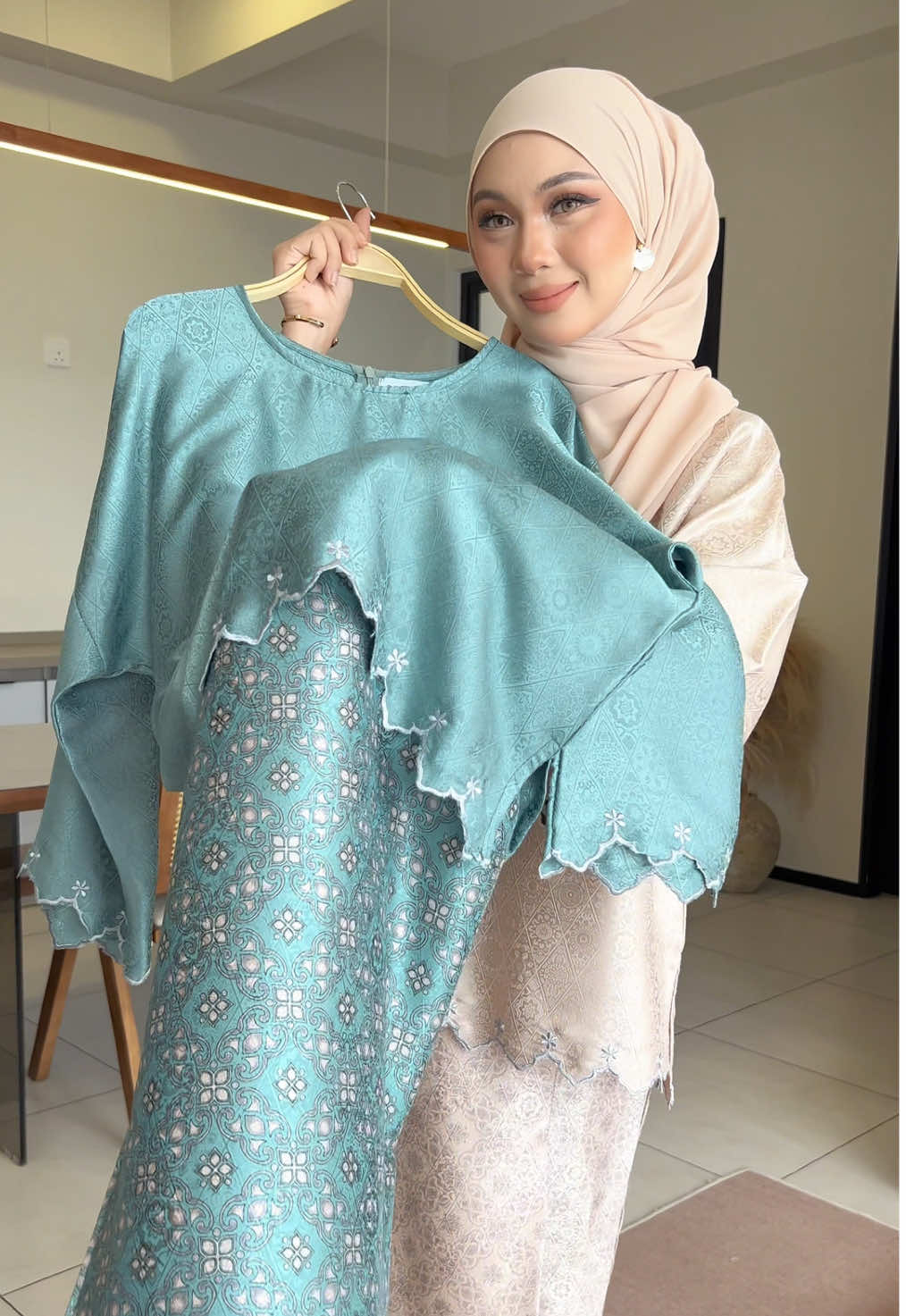 Lawaa sangat2 ye kurung Thalita warna Dusty Mint ni 😍 Nampak berseri terus bila pakai warna ni ✨ #kurungcantik #kurungkedah #kurungkedahmoden #kurungkedahsulam #kurungkedahklasik 