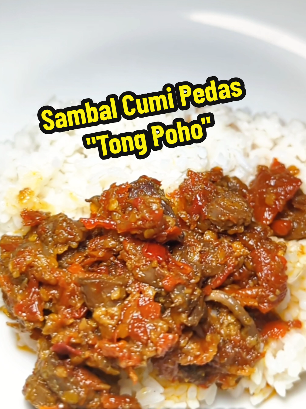 Jangan ngaku pecinta pedas kalau belum nyobain yang satu ini. Memang bikin nagih sih! Coba cek di keranjang kuning kalian dapat harga berapa ya, kalau masih promo langsung checkout aja sebelum kehabisan. Karena harga bisa berubah sewaktu-waktu. #sambal #cumi #pedas #tongpoho #sambalviral 