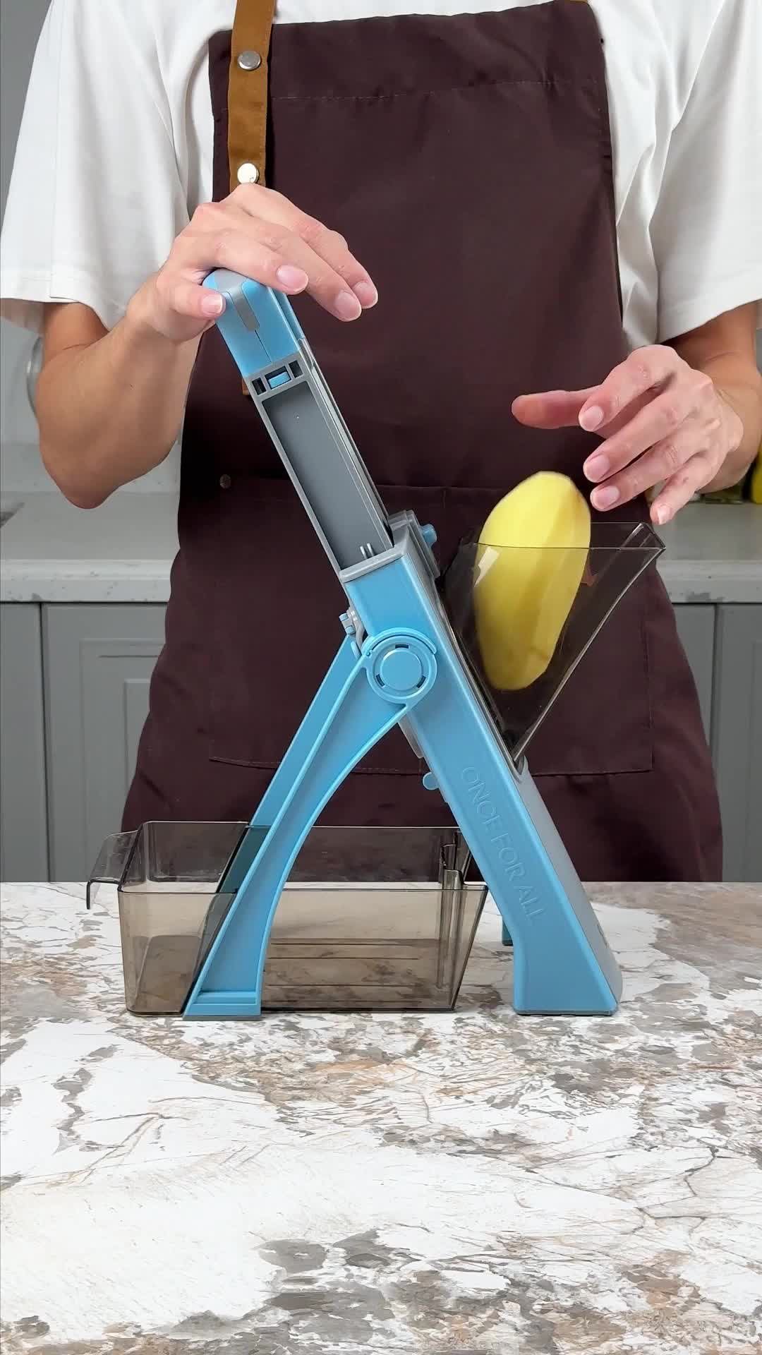 Let’s shred some cheese!!! (Cut version 🤪)  #foodchopper #vegetablechopper #vegetableslicer #veggiechopper #culinarytools #potatoslicer #mandolineslicer #cheeseslicer #frenchfrycutter #vegtableslicer #cheesegrater #shreddedcheese #rotarycheesegrater #rotarygrater