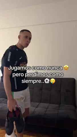 Perdemos todos los partidos como de costumbre..⚽️🥲 #futbol⚽️ #humor #fyp #partidodefutbol #futbolhumor 