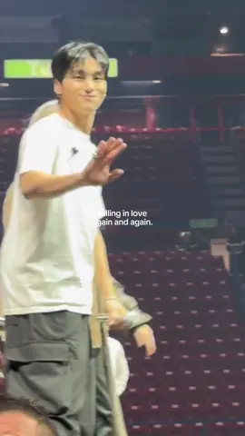 9 months and i’m still at the restaurant😭😭😭😭 i miss them #ateez #towardthelight #ateezmilano @ATEEZ_Official 