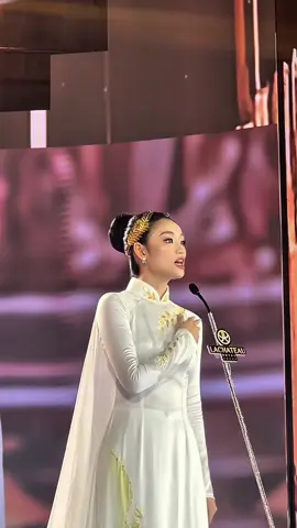 Nhìn lại khoảnh khắc đặc biệt tại phần thi thuyết trình về hoà bình của top 10 MGVN 2025 trong trang phục áo dài @Áo dài Link An  #MissGrandVietnam2025 #mgvn2025 #aodailinkan 