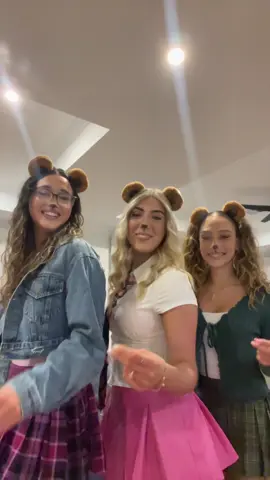 We perfected this #thechipettes #alvinandthechipmunks #triocostume #inspo #fyp 