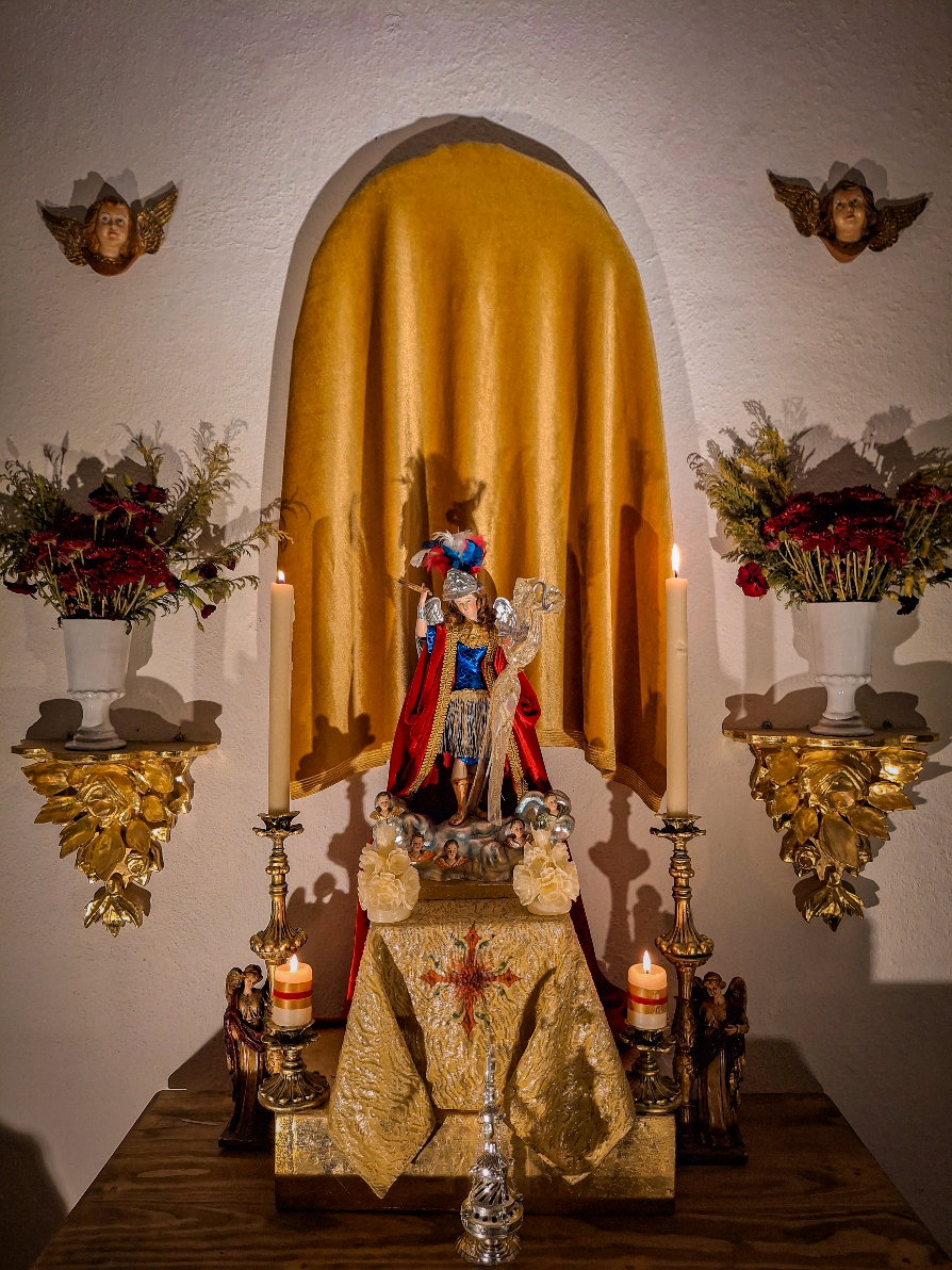 ⚜️SAN MIGUEL ARCÁNGEL⚜️ Caudillo de los Angeles Glorioso San Miguel, En el combate ayudanos Y vencerá en México Tus leales a Luzbel...... 