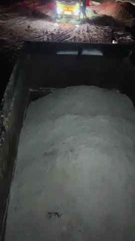 jam malam #trukkalimantan #foryoupage #fyp #pasirputih 