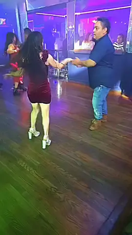 BAILANDO CON MI PRIMITO CONSENTIDO LO KEREMOS MUCHO Y SI SABE DE BAILE LE DIRE Q ME DE CLASES💃🕺👌💯👏#pyfツ #parati #💃🕺 #videos #videoviral 
